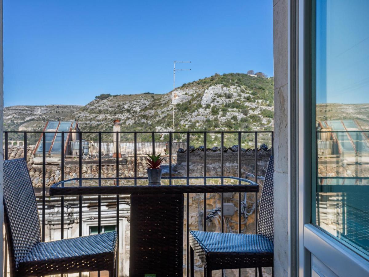 Vintage Holiday Home In Ragusa Ibla With Balcony Exterior photo
